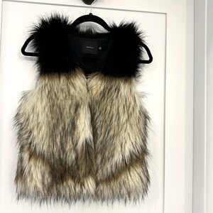 Aritzia TALULA ombre faux fur vest, XXS